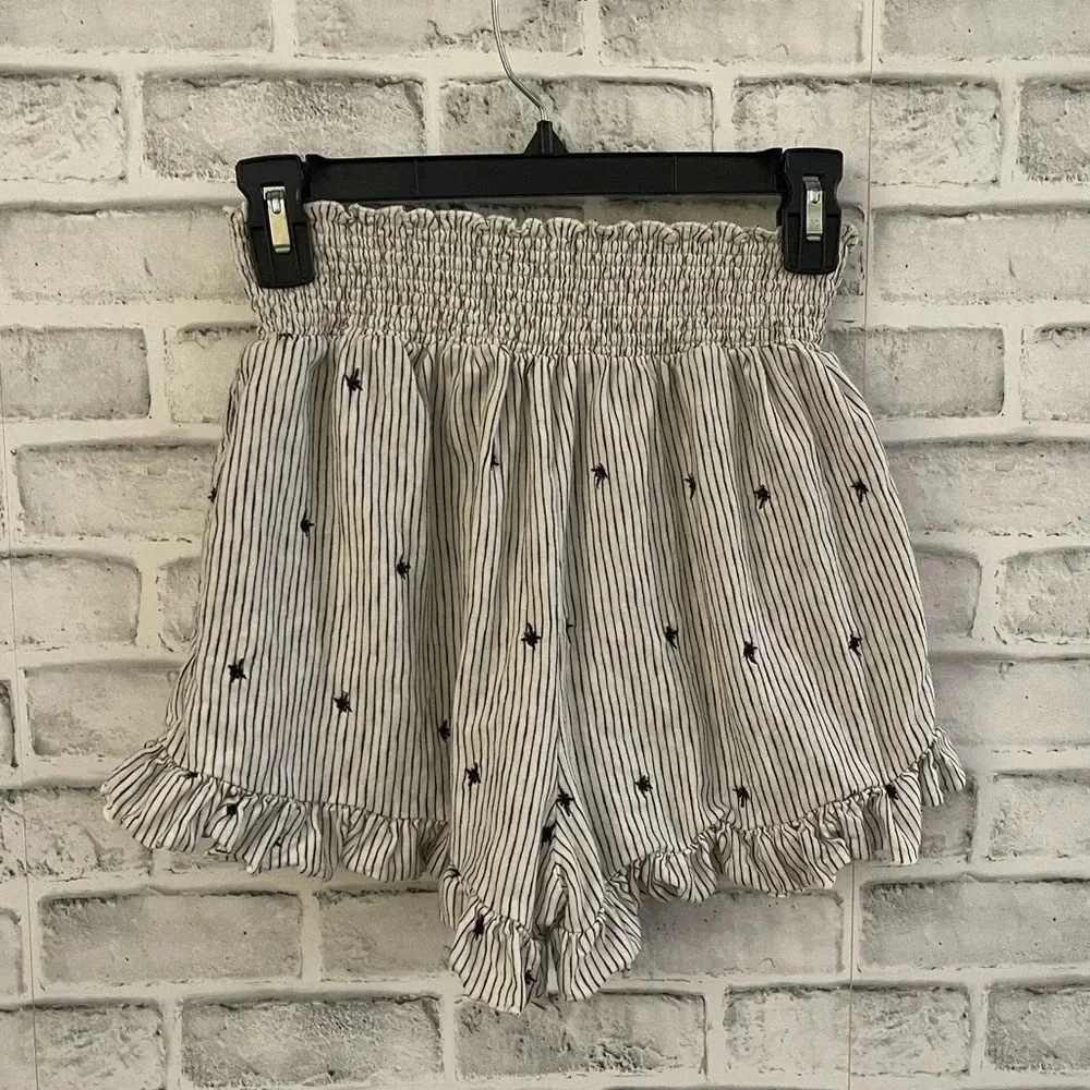 Women’s American Eagle smocked striped embroidered shorts XS - Picture 2 of 4